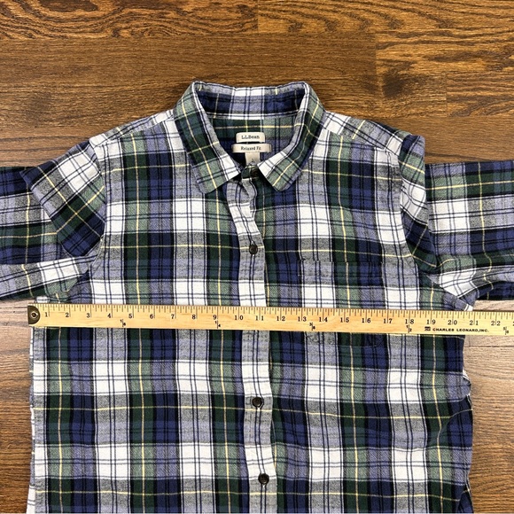 LL Bean Shirt Womens Large Green Blue Plaid Relaxed Fit Flannel Button Front - Picture 3 of 7